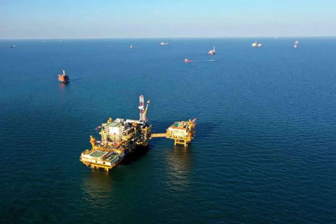 China începe forarea unui puț de petrol ultra-profund în bazinul Tarim